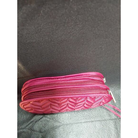 NEW Lug Flipper Jewelry Clutch Quilted Burgandy Travels Wristlet Zip Around - Picture 3 of 6